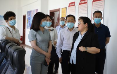 市政协副主席，，，，，，，市工商联主席唐世云光临东升国际官网发展石墨烯新资料专题调研座谈