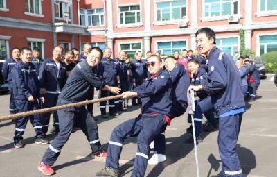 东升国际官网进行2023“薪火相传 再创鲜丽”职工拔河角逐